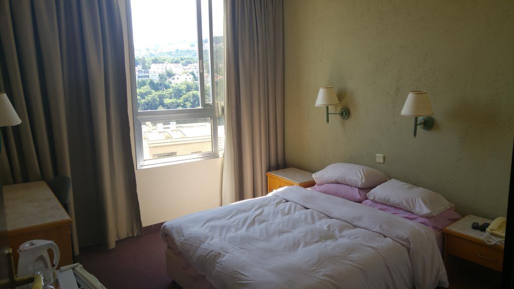 Marom Residence Romema Haifa Room photo